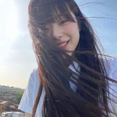 黑衣女孩